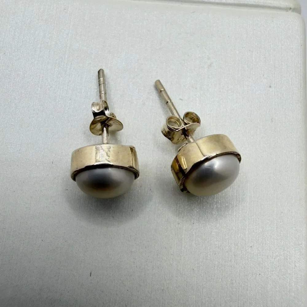 Sterling Silver, 7mm‎ genuine pearl stud earrings!
